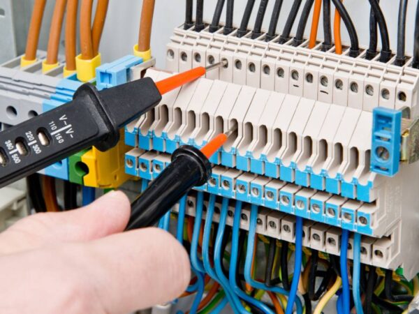 FOTOLIA_48975789_SUBSCRIPTION_MONTHLY_XXL 600X450 | Maz elec Vérification & installation électrique en entreprise à Lunéville et Dombasle-sur-Meurthe Vandœuvre-lès-Nancy 0